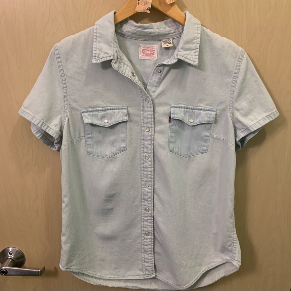 Levi’s button up light wash shirt